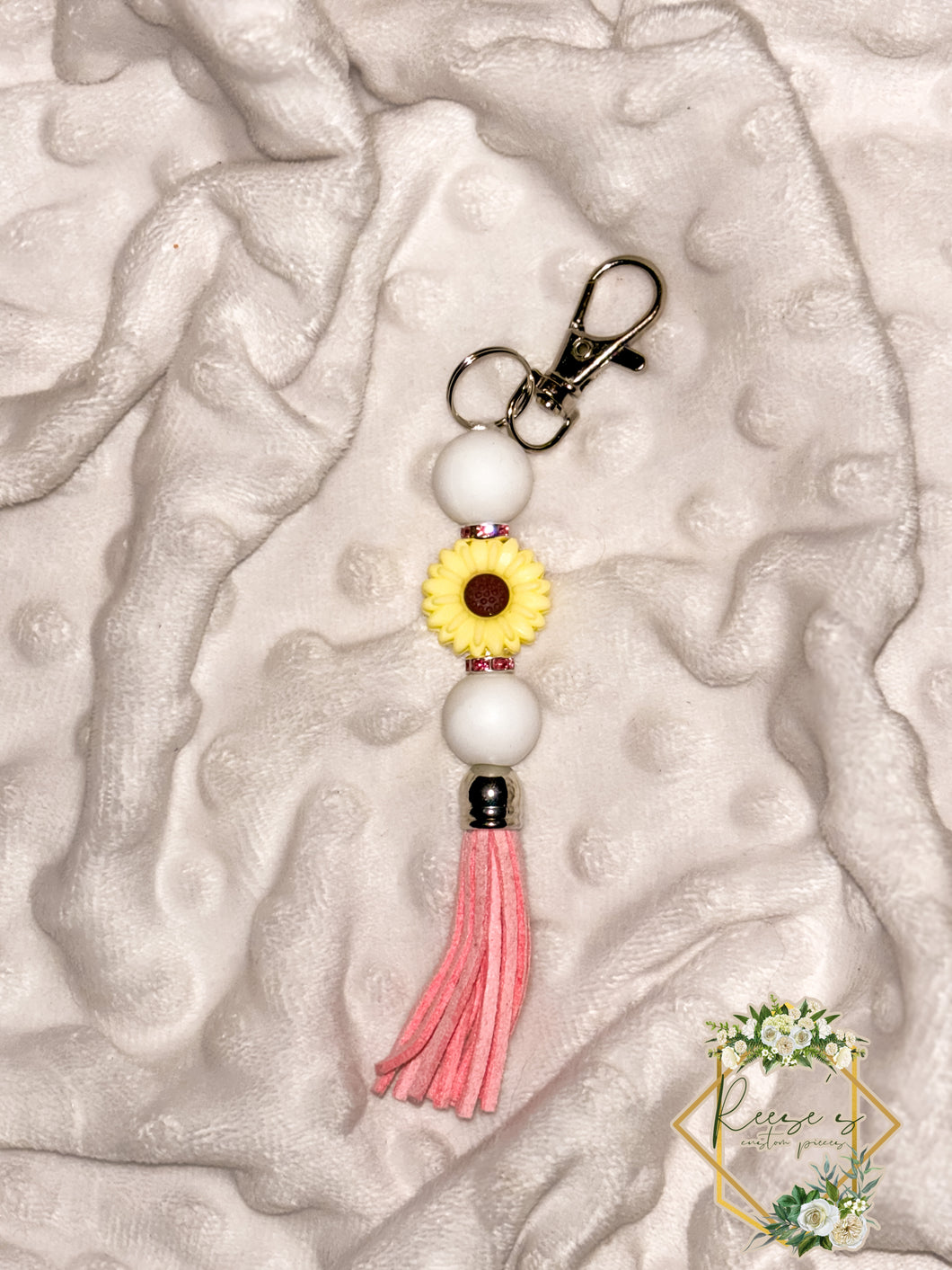 PASTEL DAISY KEYCHAIN